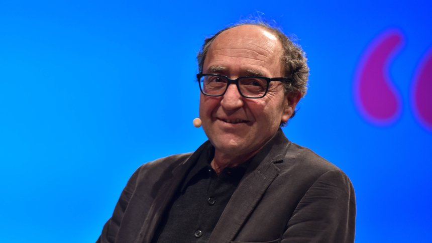 Schriftsteller Dogan Akhanli liest am 08 03 2017 in KթԹԳln auf der Lit Cologne dem interationalen Lit